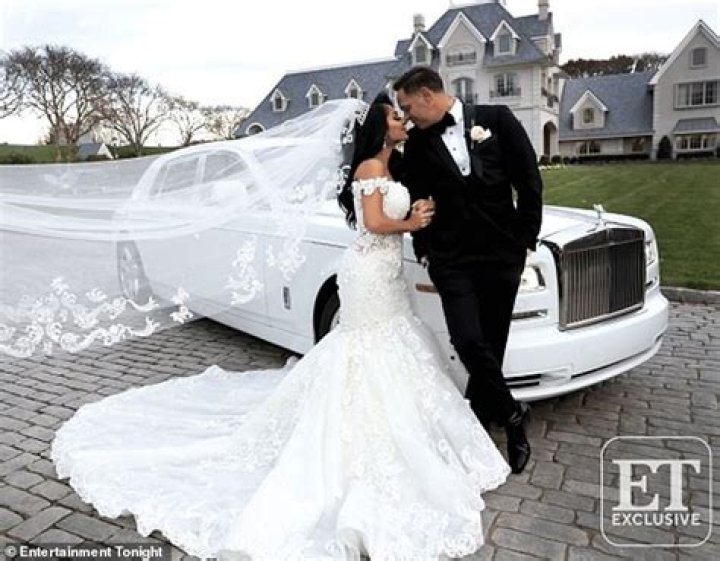 Jersey Shores Angelina Pivarnick shares rare pic with husband Chris after star reveals their sex |
