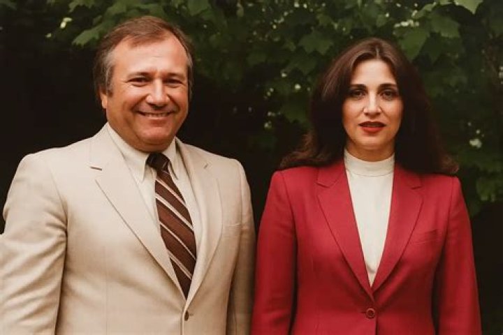 What is Barry Seal Net Worth? Meet His 3 Wives; Deborah, Barbara, & Lynn ·